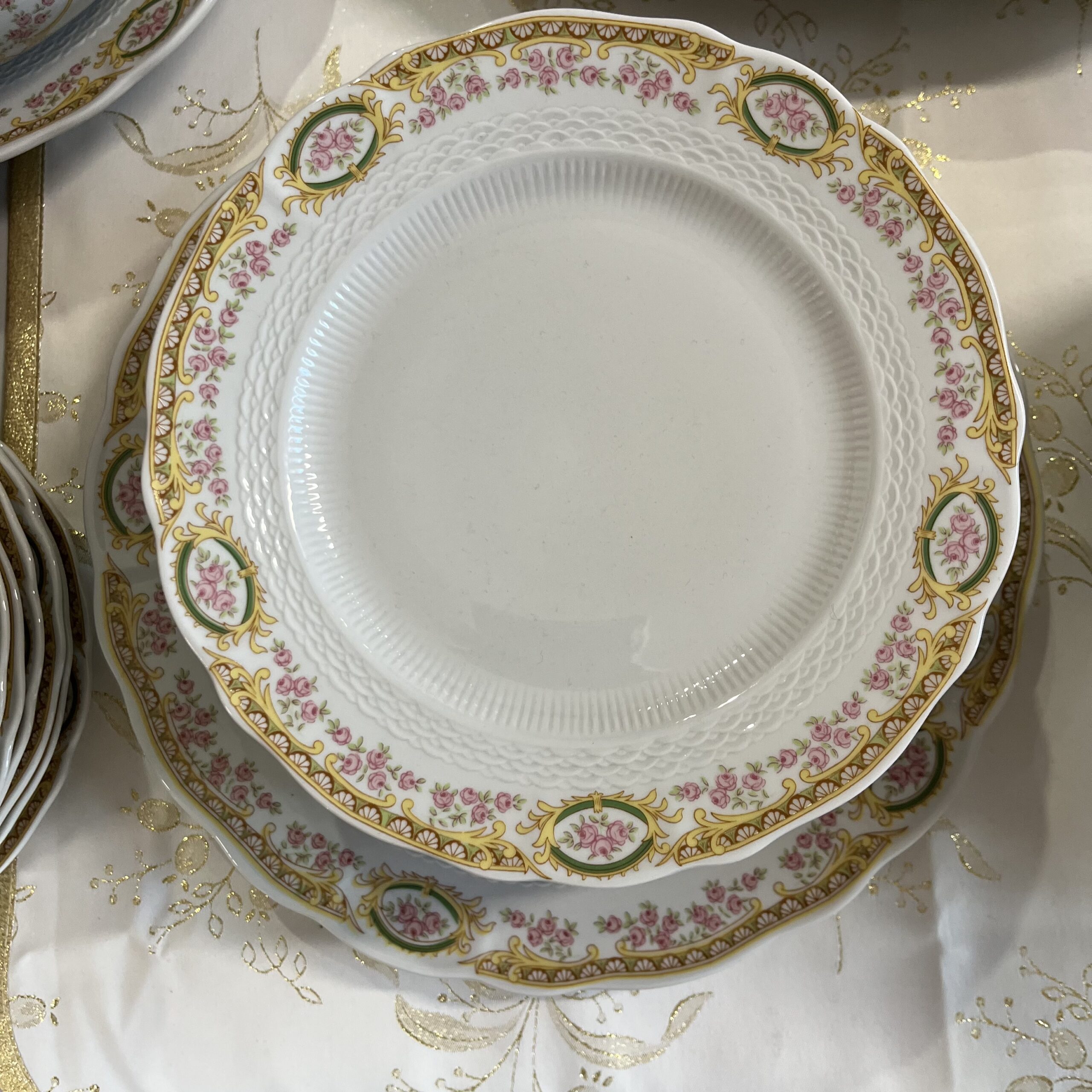 Servizio piatti in porcellana - Cose nel Tempo - Mercatino dell'usato e  vintage